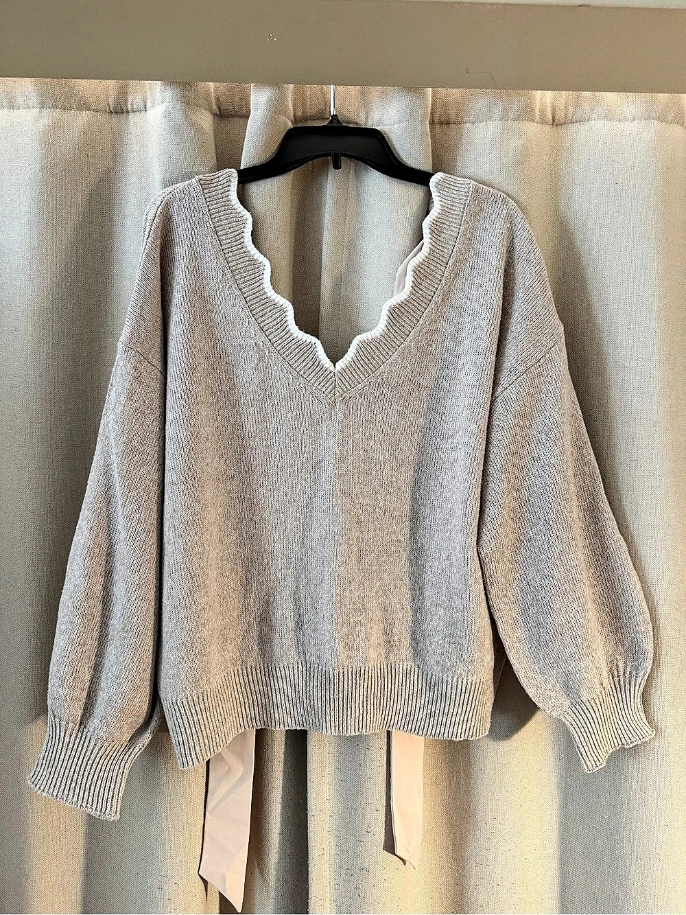 SHEIN V-Neck Tie-Back Sweater in light pink/cream  Like New